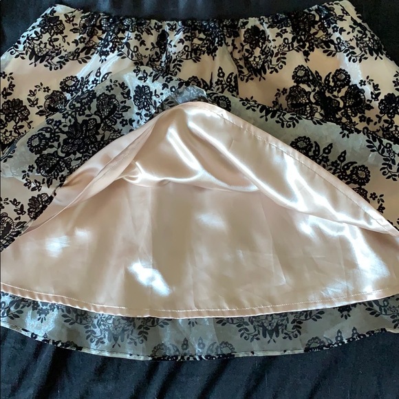 Express holiday skirt - Picture 2 of 3